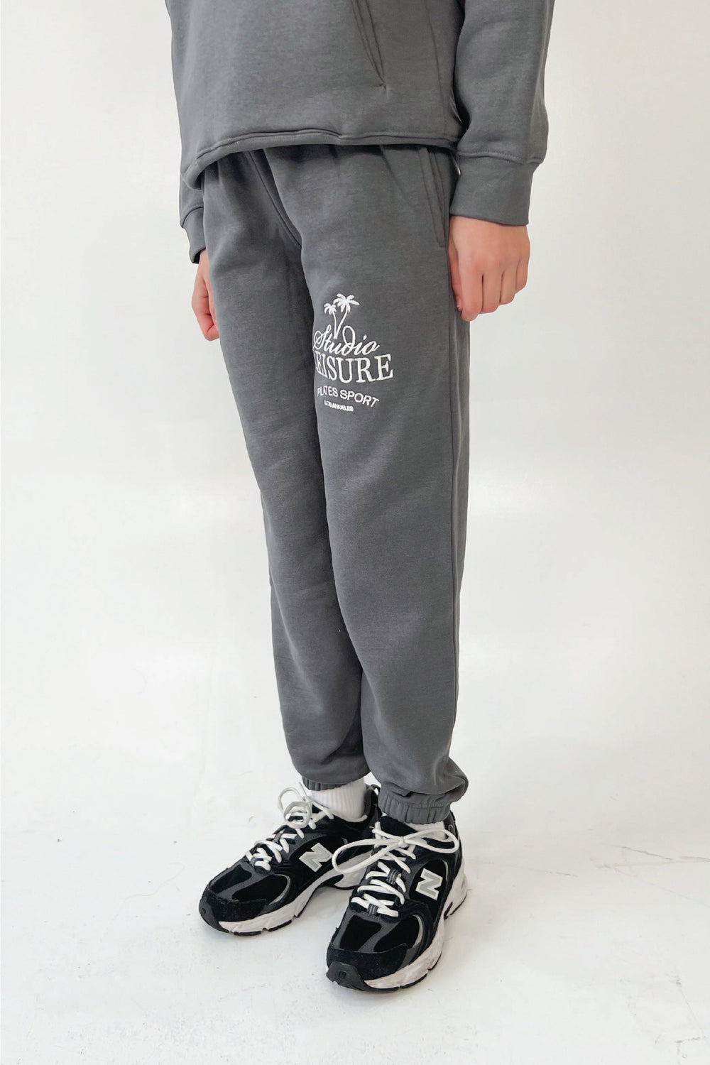 Mini studio leisure steel grey palm tree embroidered joggers