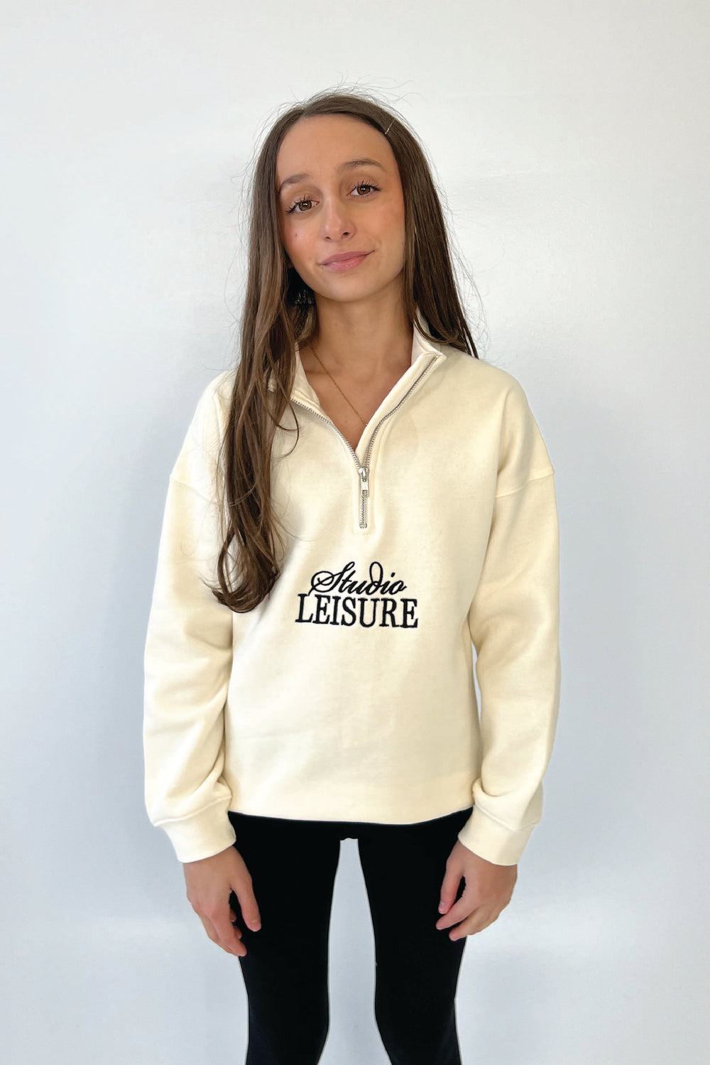 Mini studio leisure ecru cursive embroidered 3/4 zip sweater
